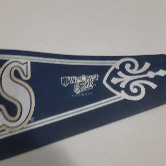 AL West,  2 of 5 Team Felt Pennants,  Vintage - Picture 4 of 8